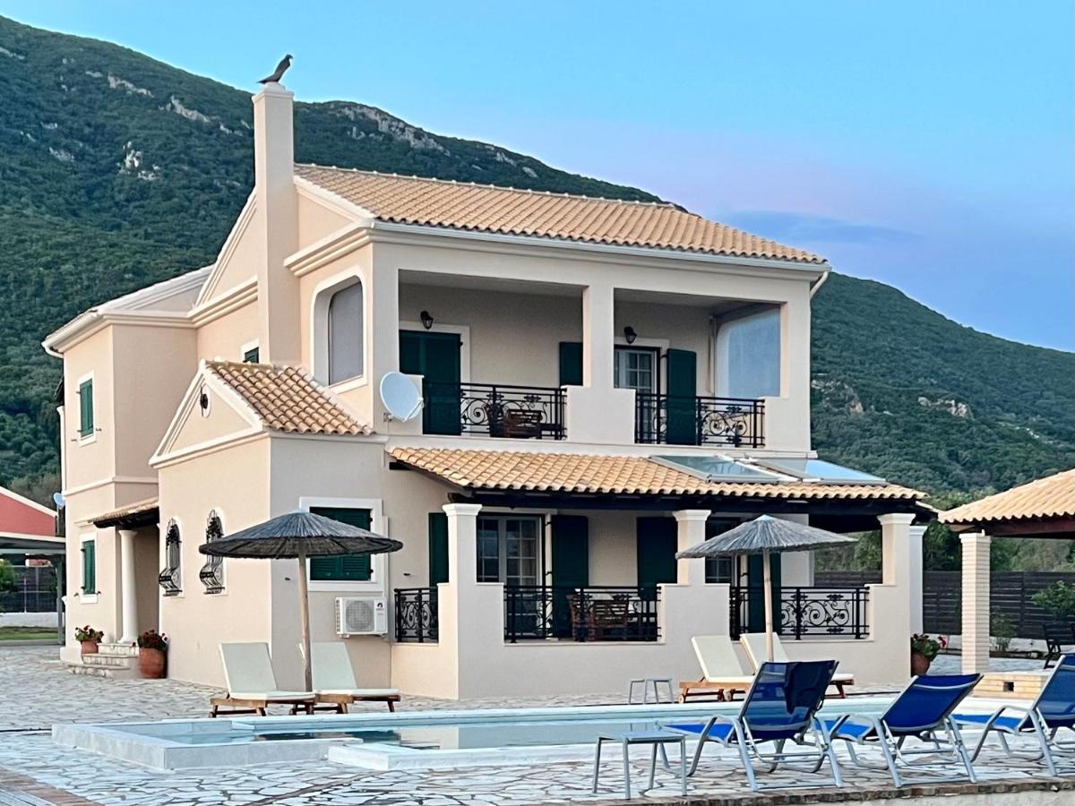Skidi Beach House Ágios Matthaíos Exterior foto