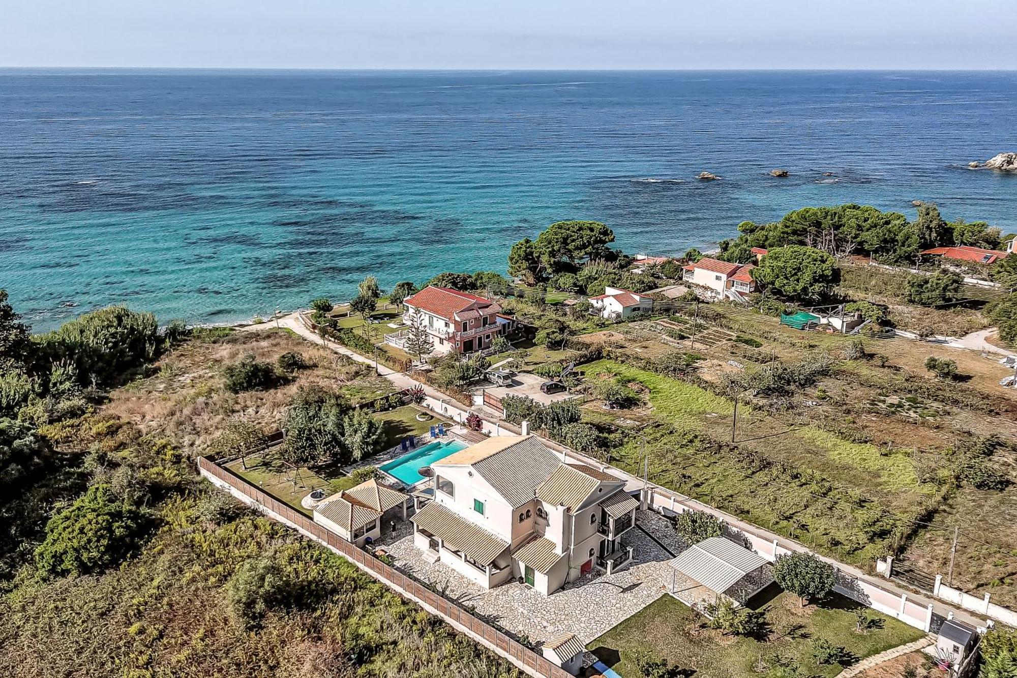 Skidi Beach House Ágios Matthaíos Exterior foto