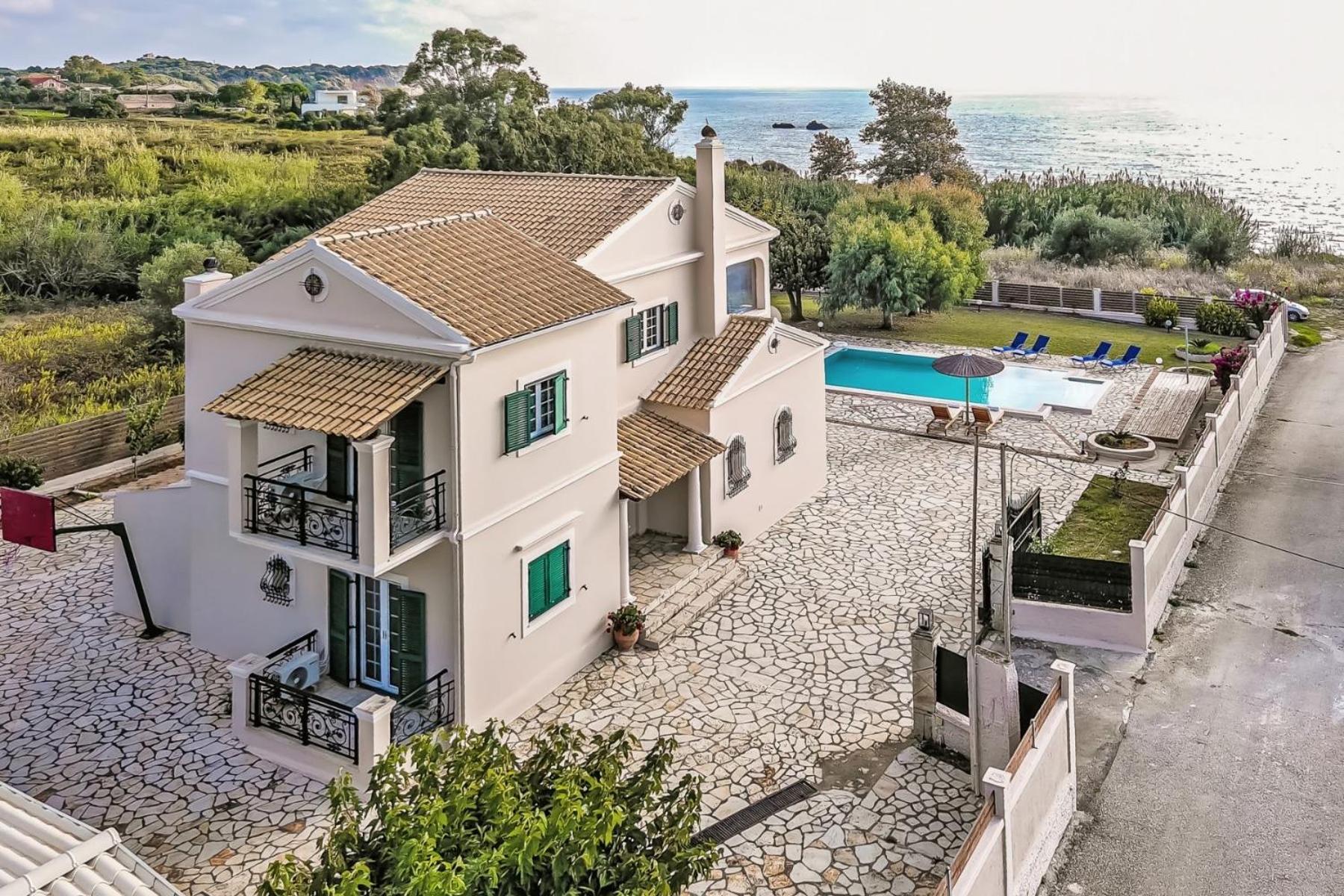 Skidi Beach House Ágios Matthaíos Exterior foto