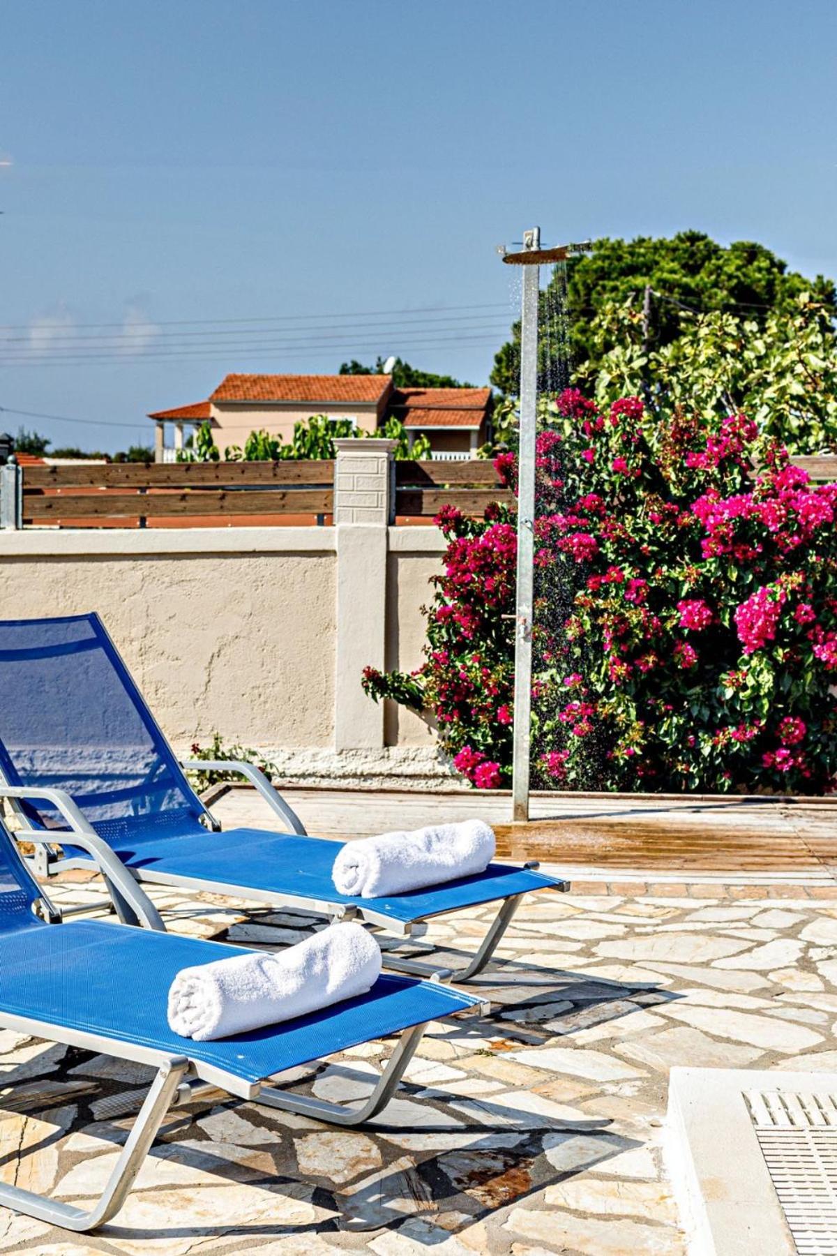 Skidi Beach House Ágios Matthaíos Exterior foto